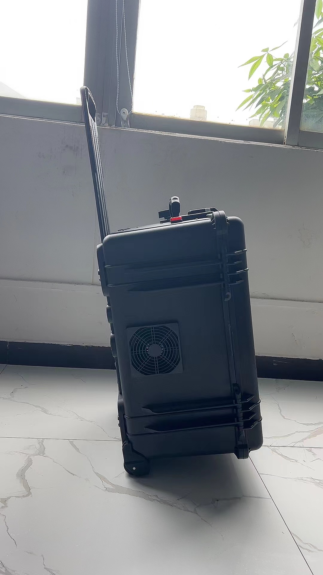 山丹手拉箱型移动通信干扰器